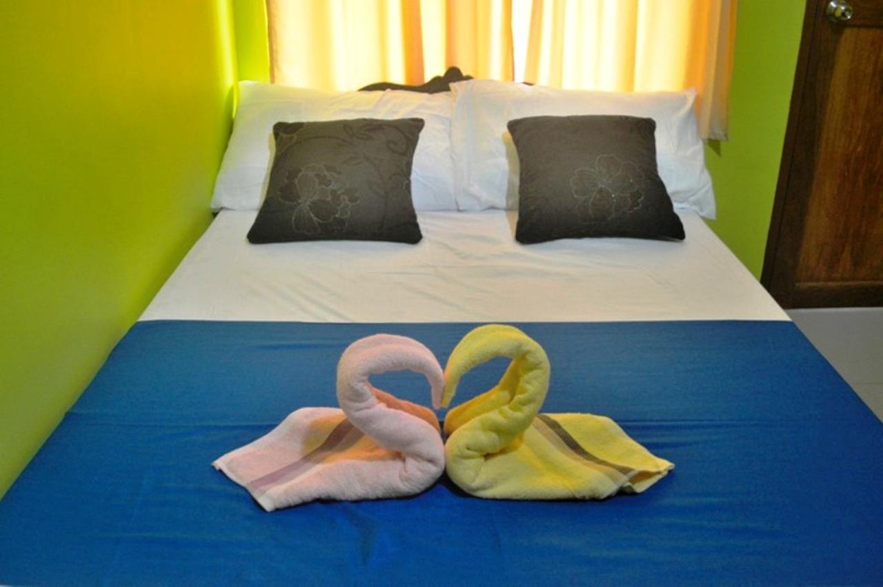 Amelia Homestay Puerto Princesa Exterior foto
